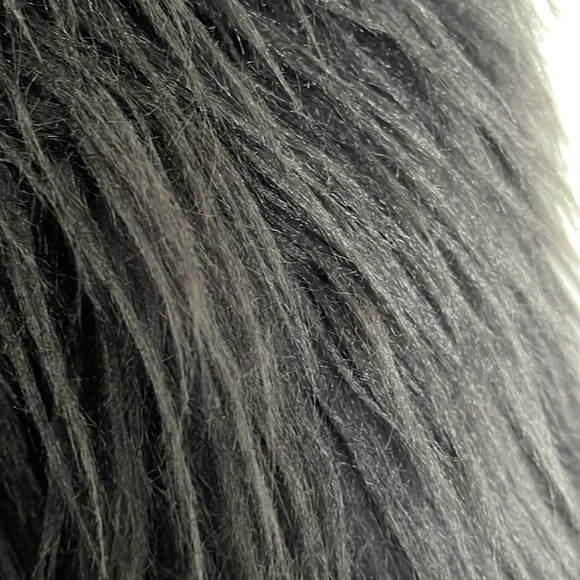 Tess black faux fur jacket - Picture 4 of 10